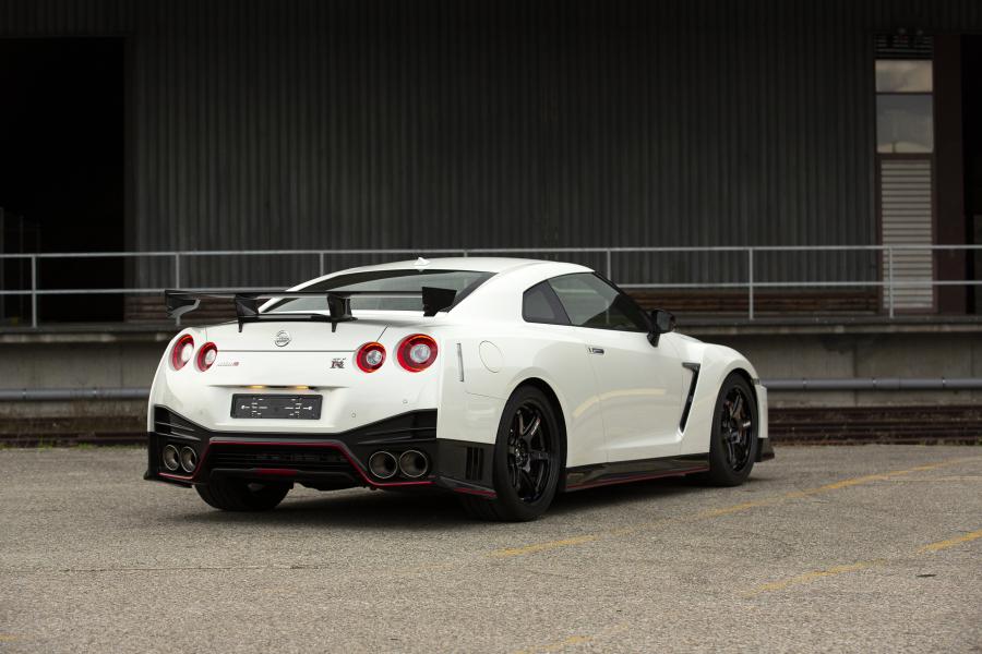  Nissan GT-R Nismo (R35) 2016 года  (WW) (фото 11 из 41)